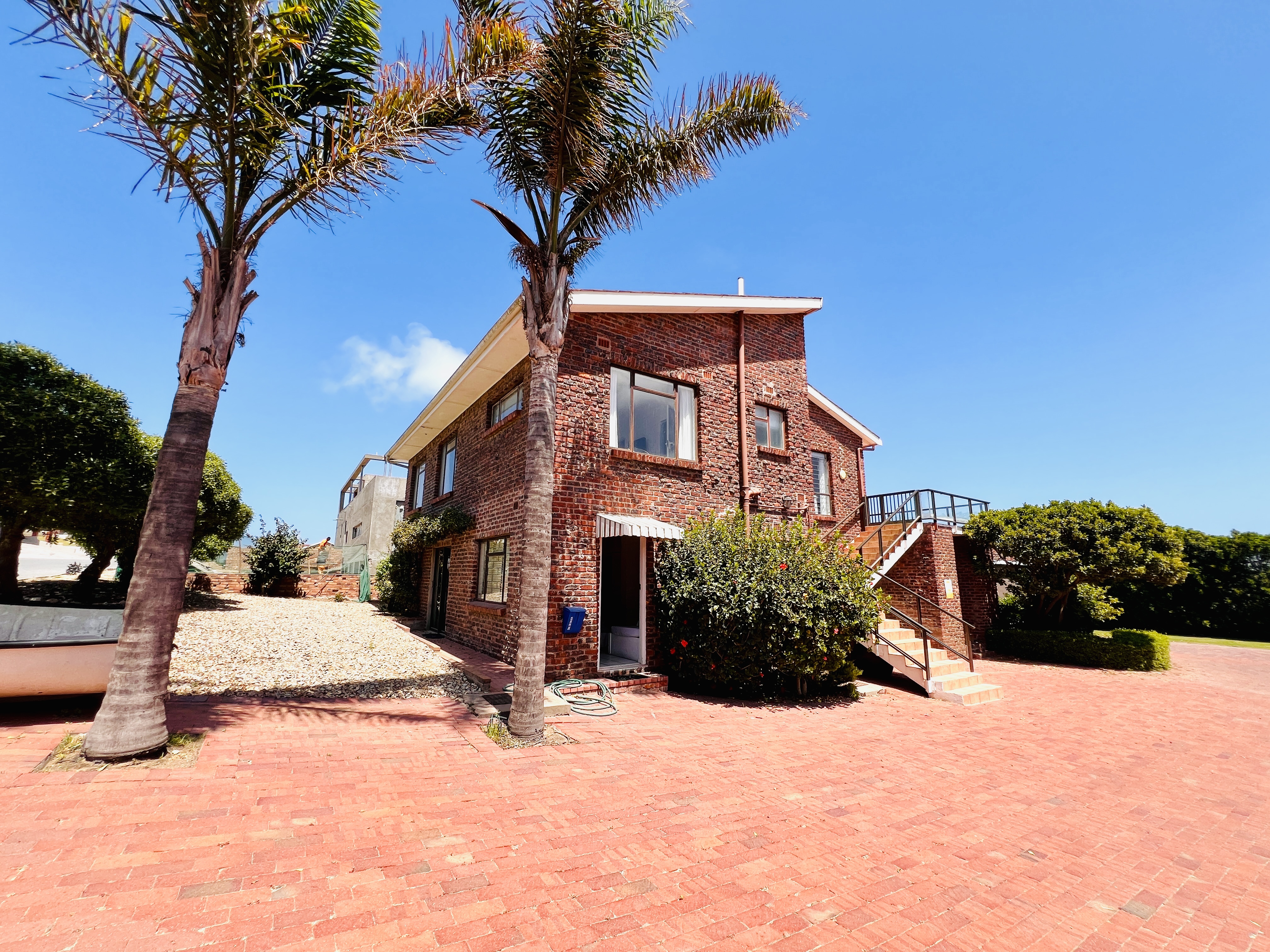 6 Bedroom Property for Sale in Middedorp Western Cape